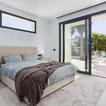 Villa Calima - 5 Bedrooms With Private Pool - 100M From The Beach