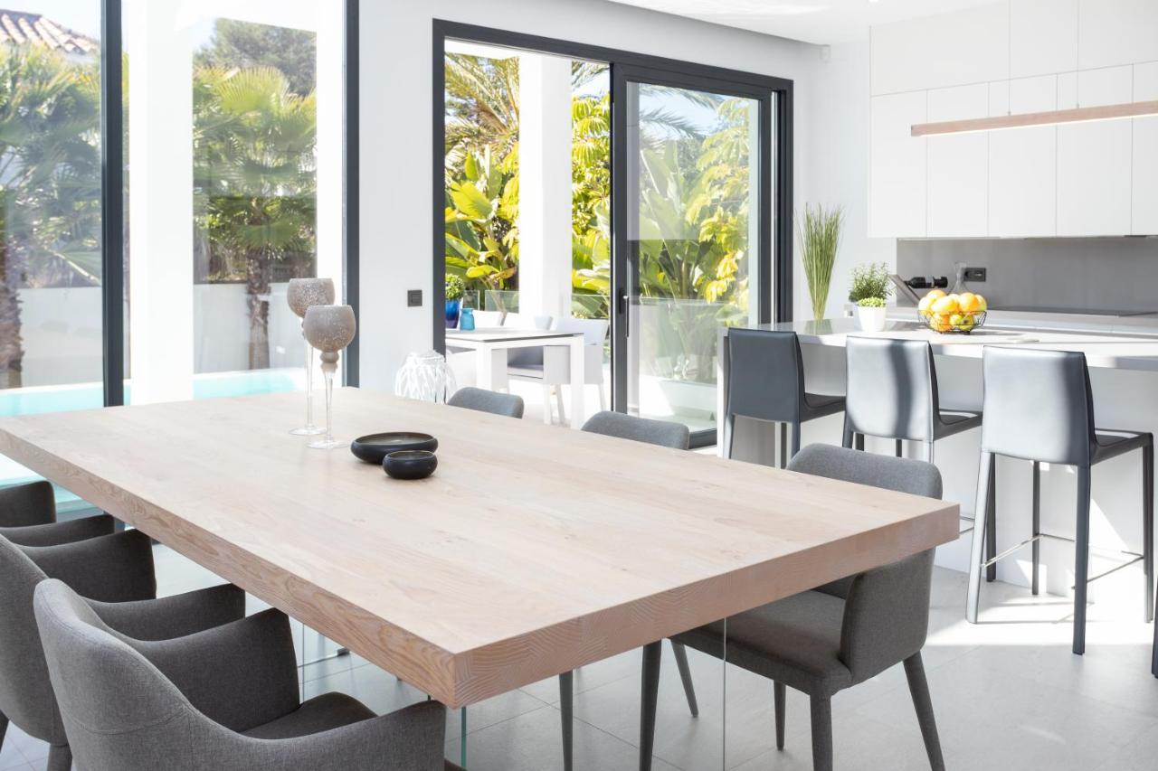 Calima - 5 Bedrooms With Private Pool - 100m From The Beach Villa Marbella